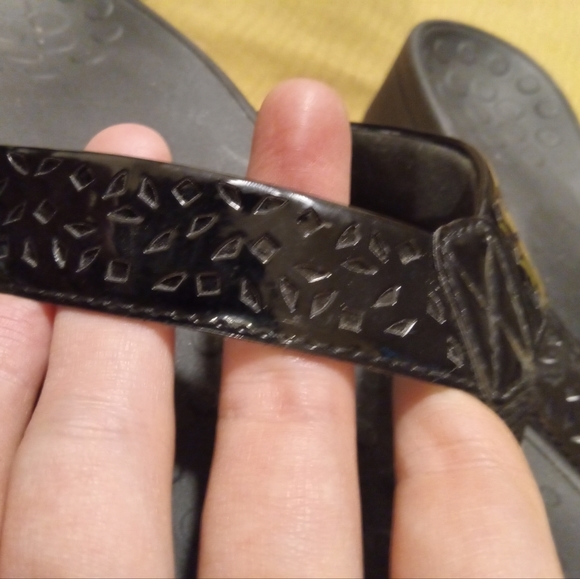 EUC Vionic Sandal Wedges - Picture 2 of 4